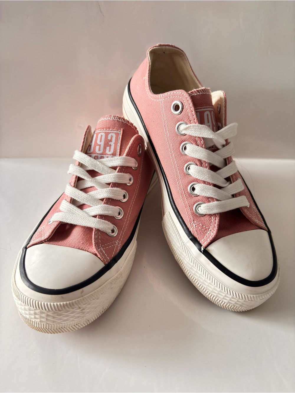 Classic Low-Top Canvas Sneakers in Dusty Pink